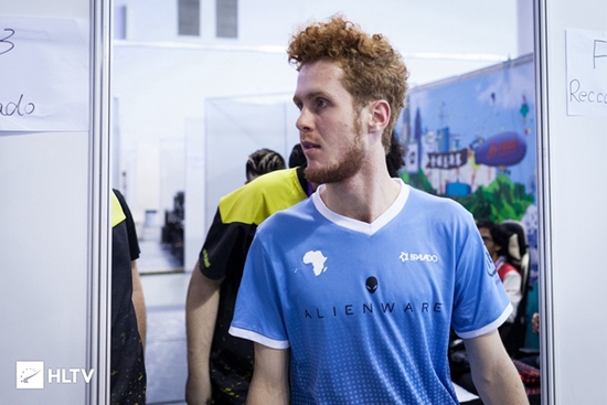 英特尔与MAXHUB携手推出企业级AI PC推动AI应用落地